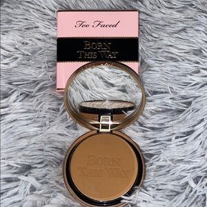 Too Faced born this way multiuse complexion powder